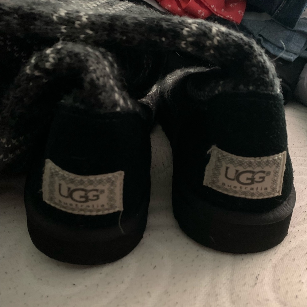 Gently worn UGG knit boots!